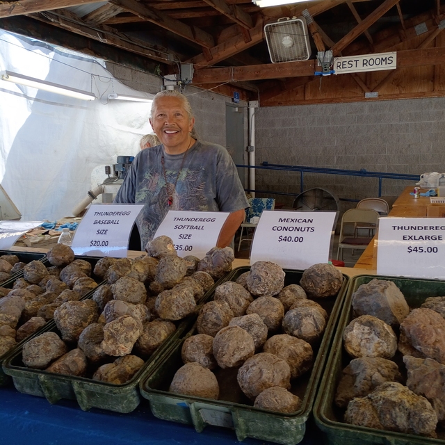 image of the thunderegg cutting and polishing station