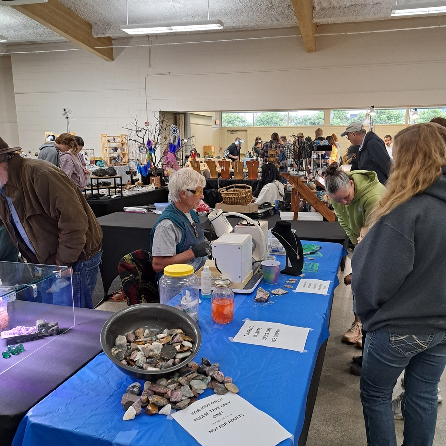 another image of the cabochon demo booth