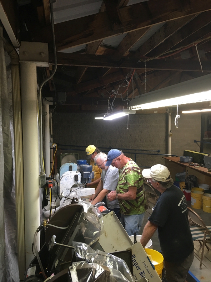 image of thunderegg cutting and polishing production line